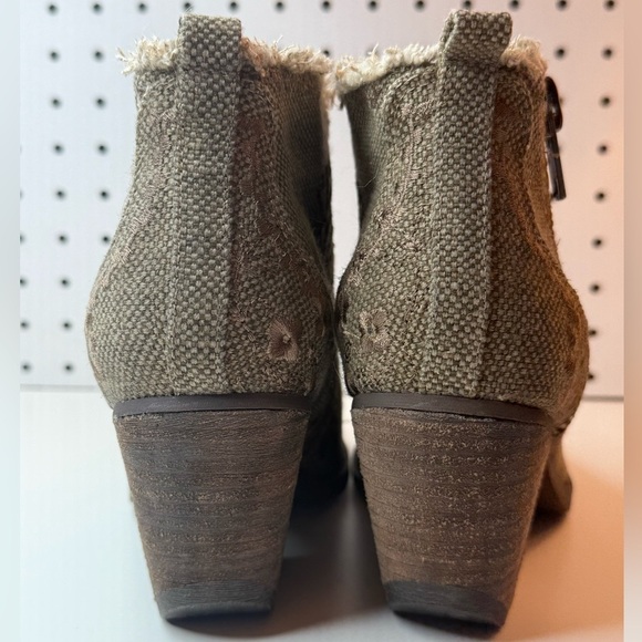 Naughty Monkey Women's Sewn up Ankle Bootie Taupe Embroidered Western Fringe 7M - Picture 6 of 16